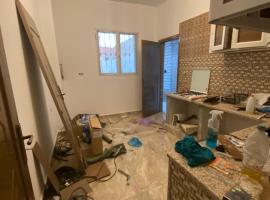 H&eacute;bergement pr&egrave;s de la plage, acomoda&ccedil;&atilde;o com cozinha em Ghar el Fabs