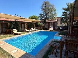 Charming Poolside Stone Studios, ξενοδοχείο στο Αϊβαλί