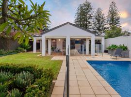 Henley Beach House - Luxury by the Sea, hotel in Henley Beach