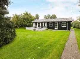 6 person holiday home in Dronningmølle-By Traum