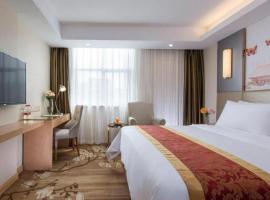 Vienna Hotel Shenzhen Guanlan Shanshuitianyuan Xintian, ξενοδοχείο σε Tiantangwei