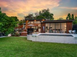 Hiraeth - Pool Spa Beach & Village, Hotel in Mount Martha