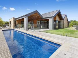 The Gables - Luxury Pool & Fire Pit 2min Beach, hotel in Blairgowrie