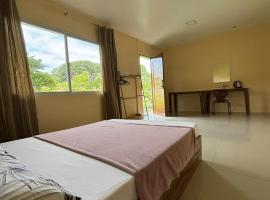 Summer Breeze Tourist Inn, hotel in Sampong