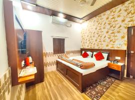Hotel Ayodhya HNU-MAN GH -Near 400m from Ram Mandir & Hanuman Gadhi Mandir #Fully Air-Conditioning & Spacious Rooms #Free Wifi #Free Parking #Best Hotel In City, ξενοδοχείο σε Ayodhya