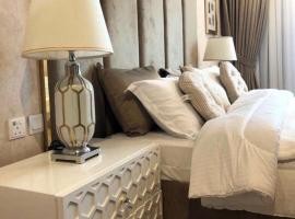 Luxury Two Bedroom Apartment at Millennium resort boundary, hotel u gradu Salala