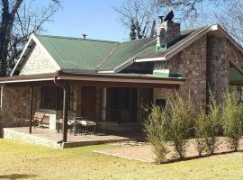 Big Oak Cottages, hotel v destinaci Dullstroom