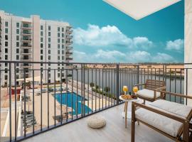 DVH Luxe Retreats 2BR Yas Island by Ferrari World & Yas Mall, apartment in Abu Dhabi