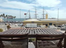 Apartamento na marina com vista 180º junto à praia