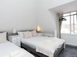 Open Mind Property - 8 Guests & Free Parking