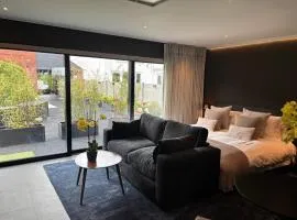 Cottage - Sleeps 2 Patio & Free On-Road Parking