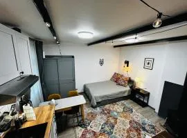 Urban Wolfie with FREE parking & own bicycle