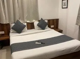Hotel Raja Palace