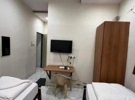 Red House Hostels - POWAI HOSTELS GROUPS, hotel a Mumbai