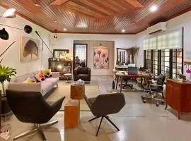 Chic Designer Family Suite near LRT SS1 PJ