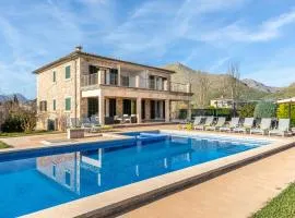 Spacious villa for 10 with private pool