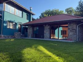 Синята къща La casa Blu, beach hotel in Debnevo