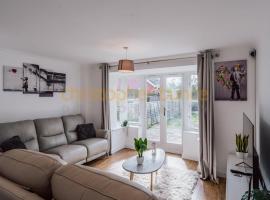 3bd Home near Red Bull Racing, Vw Centre, Zoho, hotel in Wolverton