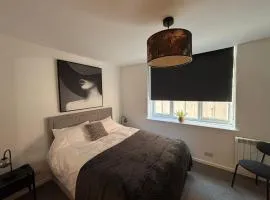 New City Centre 2 Bed Apartment Flat No 2 inc Parking