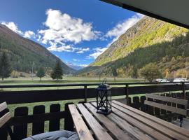 Alpine magic for the whole family near Zermatt with parking!, hotel em Täsch