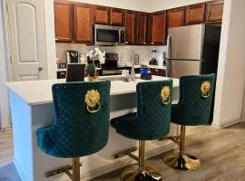 Frisco Vibes With Pool Gym and Elegant 1BR Apart