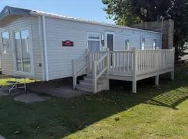 8 Berth Caravan For Hire Near Clacton-On-Sea In Essex Ref 26281E