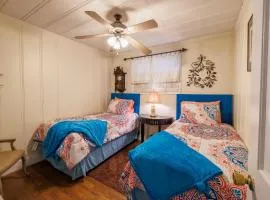 Mountain & Sunset Views - Walk to Downtown Mentone