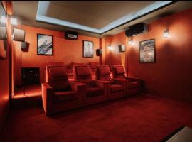 Palm Villa - Award Winning Modern Luxury & Exclusive Villa，位于清迈的酒店