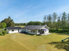 Holiday Home Ehm - 600m from the sea by Interhome, hotel i Strandby
