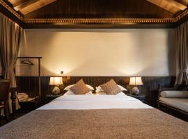 Floral Lux Hotel Qinghe Hotel -South Gate Store of the Old Town of Lijiang, hotel u gradu Liđang