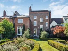London- Large Period Town House with river front