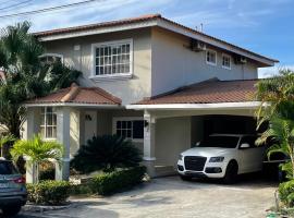 Apartamento Moderno en Villas del Golf de 2 habitaciones, hotel económico en Chitré