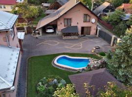 Vacation home, ξενοδοχείο σε Yabluniv