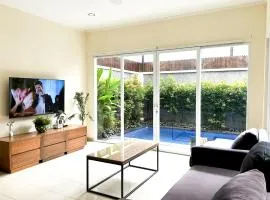 3BR, 5Beds, 10ppl, Seminyak, BeachSide