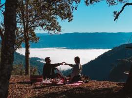 Sítio Mar de Nuvens Chalés Morro da Igreja, Urubici, SC., hotel in Urubici