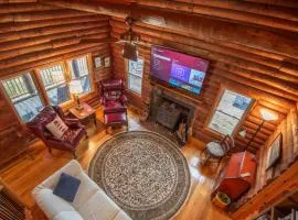 Mountain Top Cabin! Hot tub, Fireplace, Dog Friendly