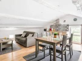 Appartement sous combles - vieille batisse proche centre ville