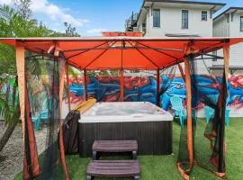 Modern Bright Escape Mins Beach, Pool, Hot Tub