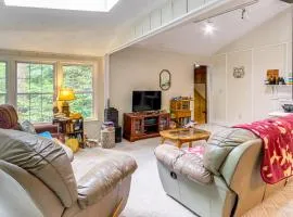 Creekside Family Home in Cleveland Stay and Play!