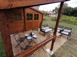 Cabane Feuille - Glamping on a vineyard - Wooden Cabin, camping &agrave; Savign&eacute;