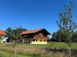 VILLA SEEBERG - by "Schloss Gessenberg" luxurious vacation home with lake and mountain views, suitable for families