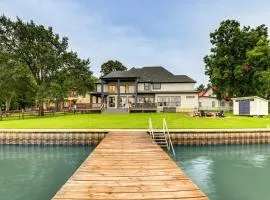 Dock and Hot Tub! High-End Cedar Creek Lake Retreat