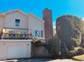 Salem, October Only, 2mi from Downtown