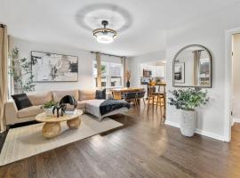 Relax & Play - 4BR Home with Game Room for Family & Outdoor Area, hotel in Joliet