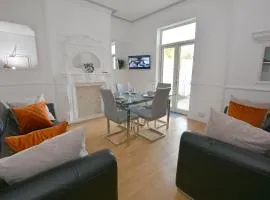 Hull Contractor Lodge-Sleeps 10, Free Parking, Near Stadium