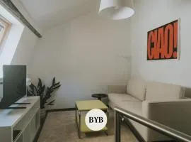 2 bedrooms triplex in historic heart of Liege