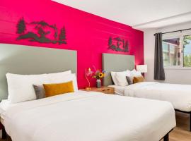 Gateway Suites Rocky Mountains Private Double room close to Banff, villa in Canmore