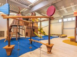 Exklusive Promenadenvilla mit Seeblick، فندق في Wendtorf