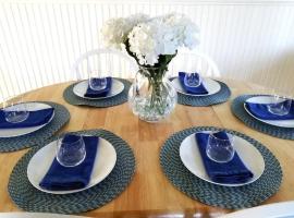 Spruce Beach Cottage - Walk to beach, hôtel à Aptos