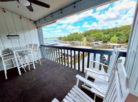 F Lakefront! Remodeled, Sleeps 4, Boat Slip, Patio, WiFi, Cable, Pool